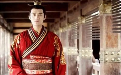 ​古代哪一一个皇帝无比残忍但每次屠杀前都要烧香哭泣