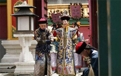 ​珍妃因犯了何事被慈禧扒去衣服当众杖刑(图)？