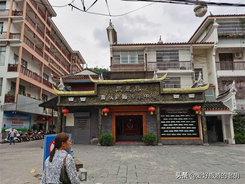 两个人去凤凰古城需要多少钱(去凤凰古城玩一次大概多少钱)