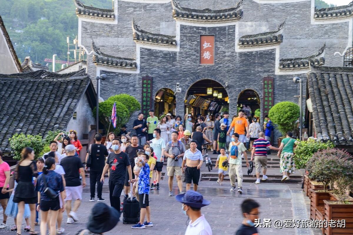 两个人去凤凰古城需要多少钱(去凤凰古城玩一次大概多少钱)