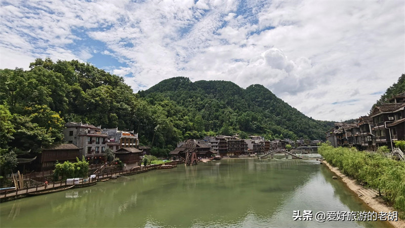 两个人去凤凰古城需要多少钱(去凤凰古城玩一次大概多少钱)