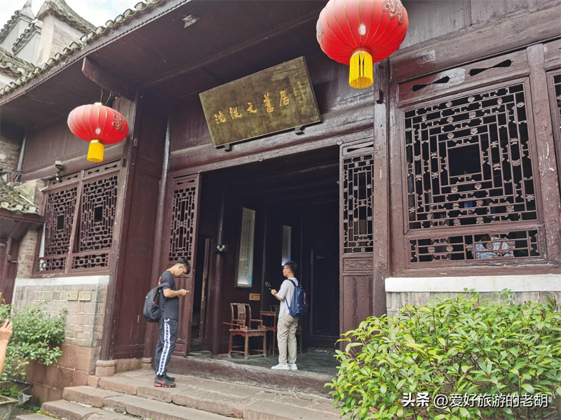两个人去凤凰古城需要多少钱(去凤凰古城玩一次大概多少钱)