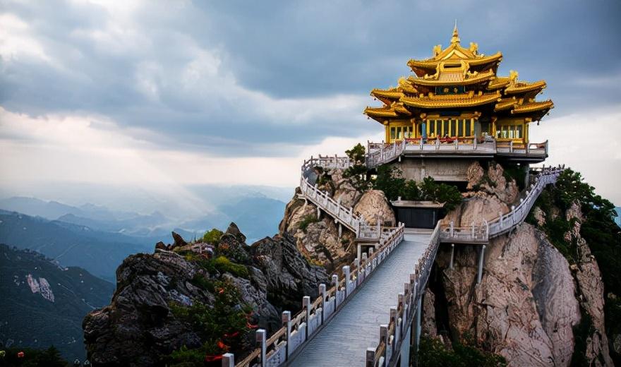 伏牛山在哪个省哪个市(伏牛山属于什么山脉)