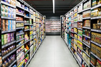 ​县城零食店扎堆，小镇创业者不够用了