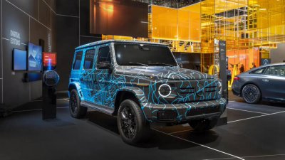 ​奔驰电动 G 级亮相 CES 2024，大秀坦克掉头功能