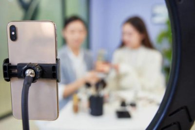 ​直播电商大主播博弈加剧，谁能做好去中心化