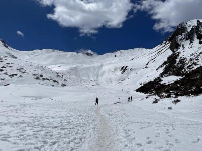 ​一天两次搜救，低价团挤爆雪山