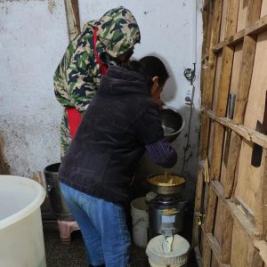 ​大叔卖油条豆腐脑写散文，短视频平台吸粉30万，当过记者，自嘲是孔乙己