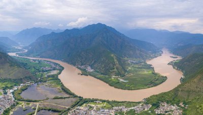 ​沱江在哪里汇入长江 请问岷江和沱江在什么地方汇合