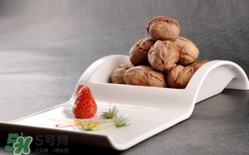 核桃可以空腹吃吗？核桃饭前吃好还是饭后吃好？