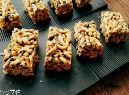 沙琪玛是膨化食品吗？不健康请少吃