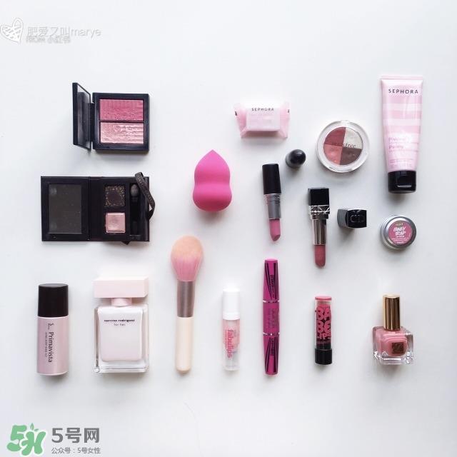 粉色包装的化妆品 粉色瓶子的护肤品