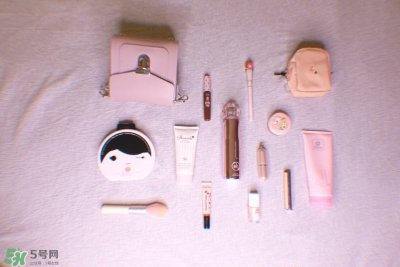 ​粉色包装的化妆品 粉色瓶子的护肤品
