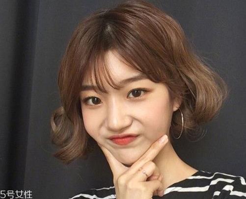 好看的女生短卷发发型推荐 夏天适合的短发发型图片推荐