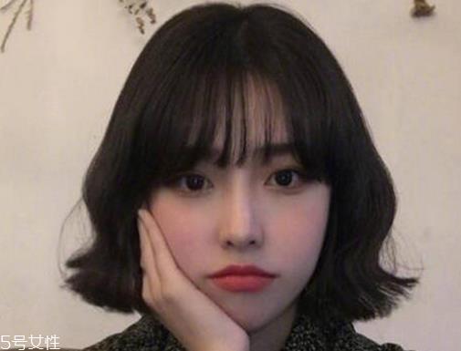 好看的女生短卷发发型推荐 夏天适合的短发发型图片推荐