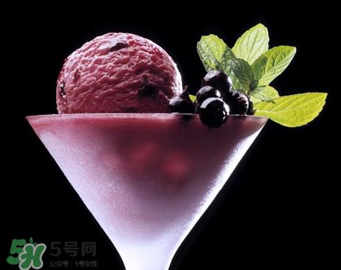 蓝莓和螃蟹能一起吃吗？吃蓝莓和螃蟹会中毒吗？
