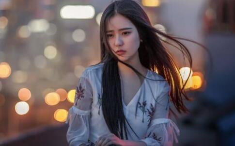跟不成熟的女生怎么谈恋爱