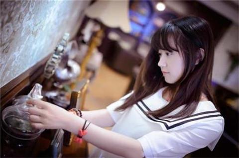 女朋友因为我姐姐生气了怎么哄