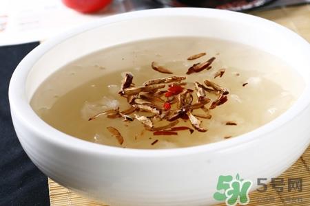 银耳红枣汤能隔夜吃吗？银耳红枣汤一天中什么时候喝最好？