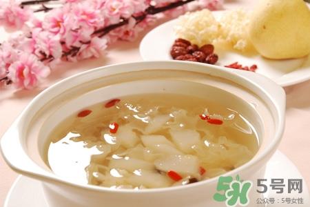 银耳红枣汤能隔夜吃吗？银耳红枣汤一天中什么时候喝最好？