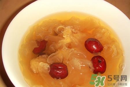 银耳红枣汤能隔夜吃吗？银耳红枣汤一天中什么时候喝最好？