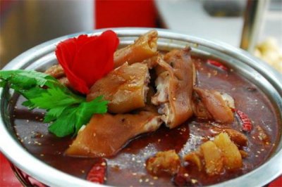 ​腊猪脚火锅的做法 腊猪脚不能和什么一起吃