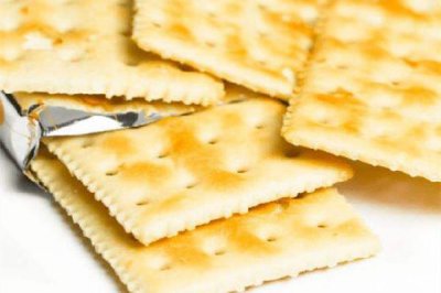 ​苏打饼干糖分高吗 苏打饼干适合什么人吃
