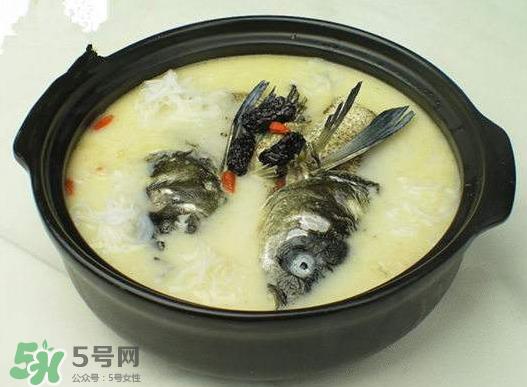 鲤鱼汤怎么做好吃？鲤鱼汤里面可以放什么？