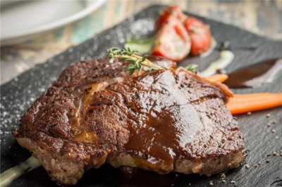 ​肉眼牛排怎么煎不会老 有这些技巧