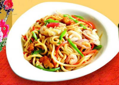 ​海鲜炒乌冬面怎么做好吃 海鲜炒乌冬面的做法