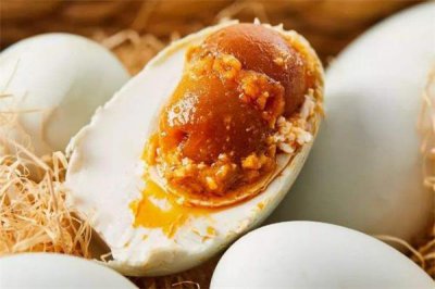 ​超市买的咸鸭蛋还需要煮吗 咸鸭蛋怎么煮好吃