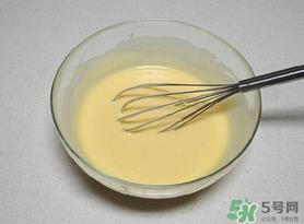 面糊用热水还是凉水？面糊是用热水调还是用凉水调？