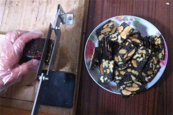 容易上火的人能吃阿胶糕吗 阿胶糕配什么吃不上火
