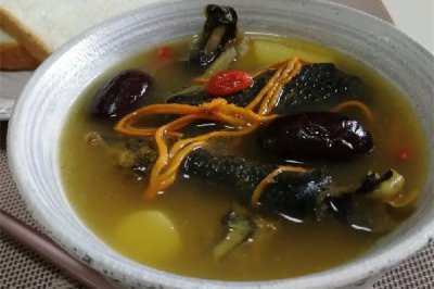​乌鸡汤什么时候放盐最好 乌鸡汤用什么锅炖比较好
