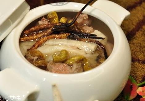 土茯苓可以和什么煲汤 土茯苓煲老龟大补