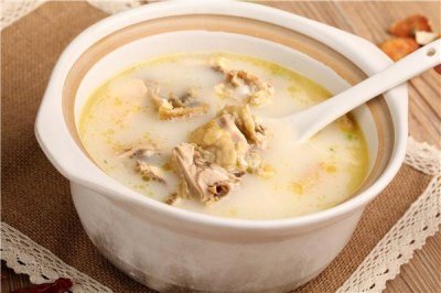 ​鸡汤里放什么食材好 煲鸡汤需要焯水吗