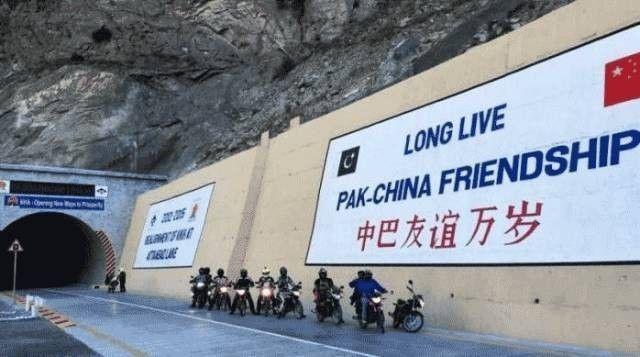 《侣行》曾经走过的中国最美边境公路，此生一定要去一次！