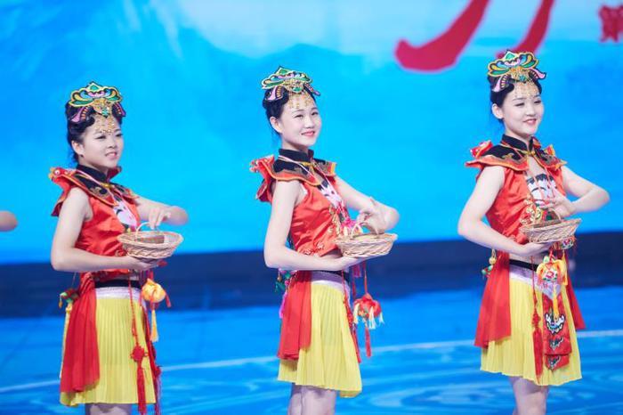 《魅力中国城》国际舞台汇聚多元文化玉树庆阳“兄弟之城”平分秋