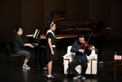 ​《吕思清小提琴独奏音乐会》在福州大学城文化艺术中心落幕