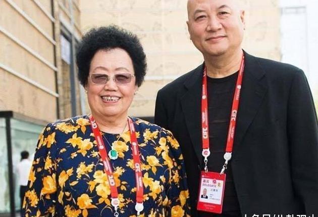 《鲁豫有约》走进紫檀博物馆, 鲁豫擅自坐上喜床, 陈丽华六字解围