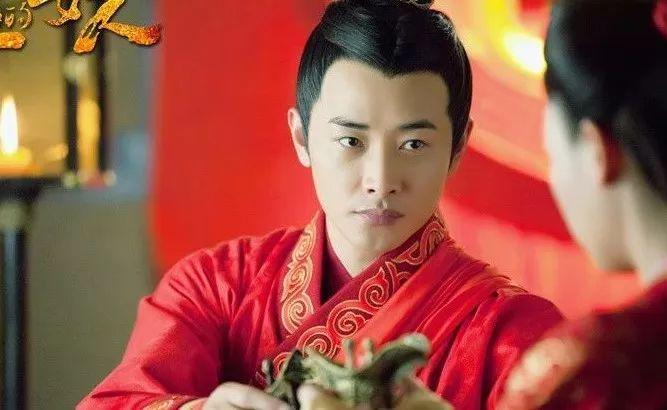《我的传奇奶奶》热播 罗晋“卖萌”出演：私加吻戏惊到宁静