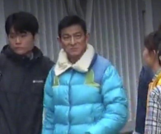 刘德华伤后秘密复工，一路狂奔毫无松懈，网友：留机会给年轻人！