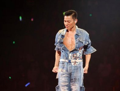 ​刘德华伤后秘密复工，一路狂奔毫无松懈，网友：留机会给年轻人！