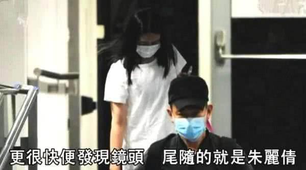 刘德华一家三口机场近照曝光，十几人陪护，网友：天王大排场！