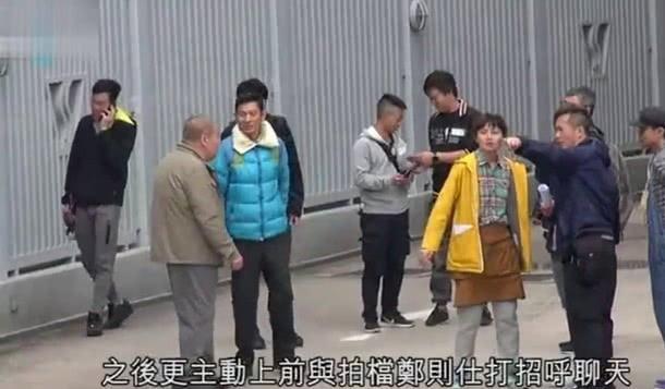 刘德华全面复工心情好，面带笑容与剧组同吃同住很亲民