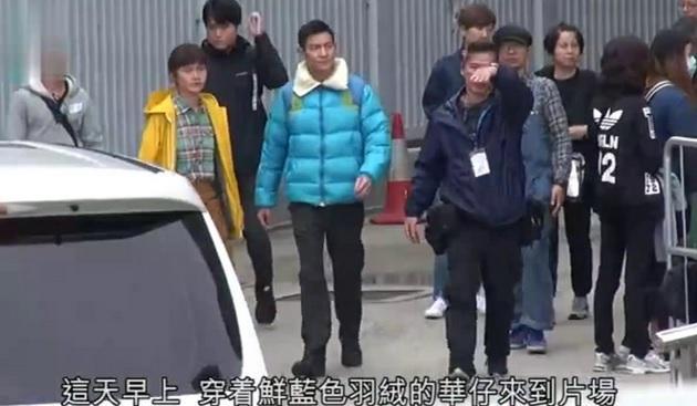 刘德华全面复工心情好，面带笑容与剧组同吃同住很亲民