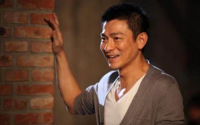 ​刘德华从2米高舞台跳下怒打保安, 众网友对此举不谴责反而称赞