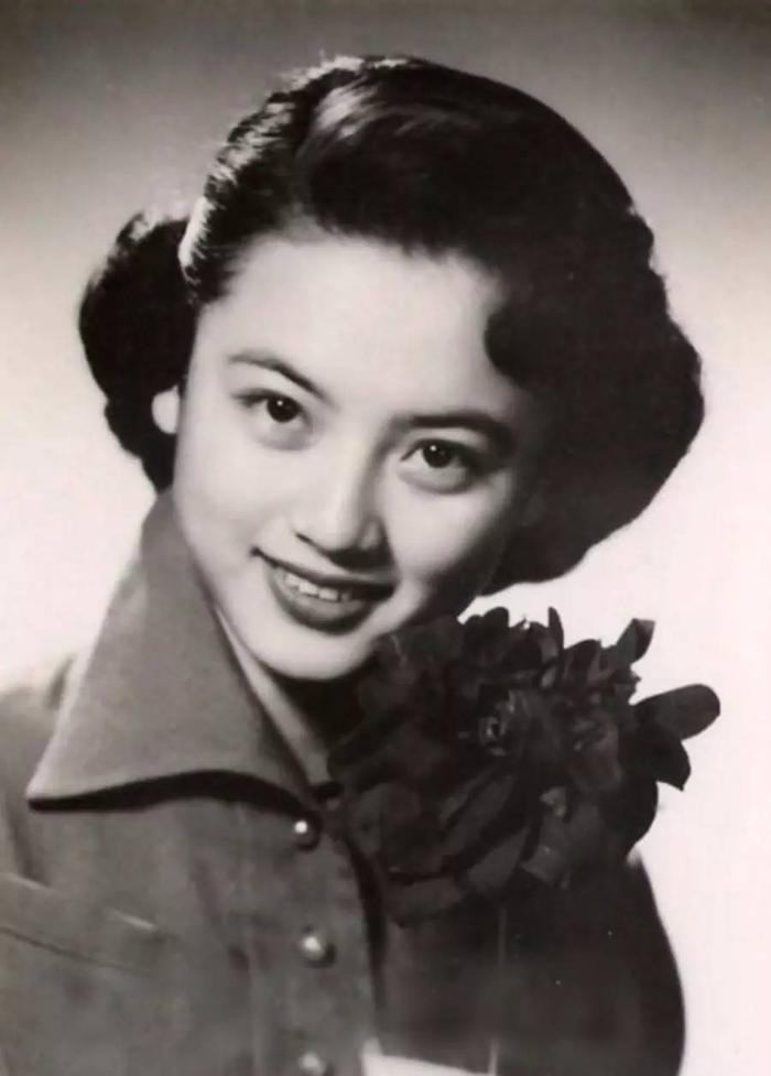阮玲玉摆脱前夫，请孙中山的准女婿打官司，又被另1个男人带进坟