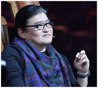 ​刘欢女儿近照曝光，身材完全不像爹，气质媲美当红女明星