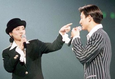 ​刘德华与梅艳芳关系到底怎么样？看看华仔演唱会就知道了！
